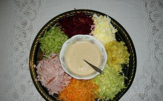 Салат из сырой моркови и свеклы